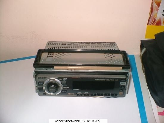 Casetofon auto! - Sony CDX-400R (50x4W) la 3 milioane - Cumparari